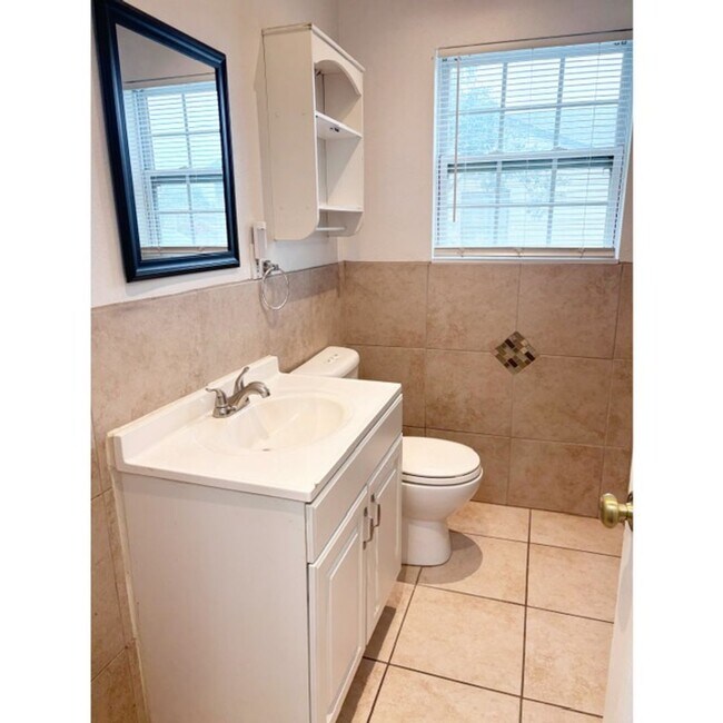 Building Photo - 2707 W Craig