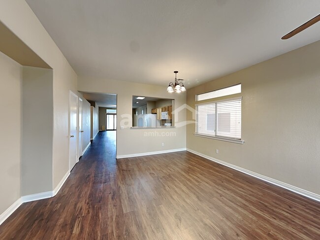 Building Photo - 1852 E Pyle Ave