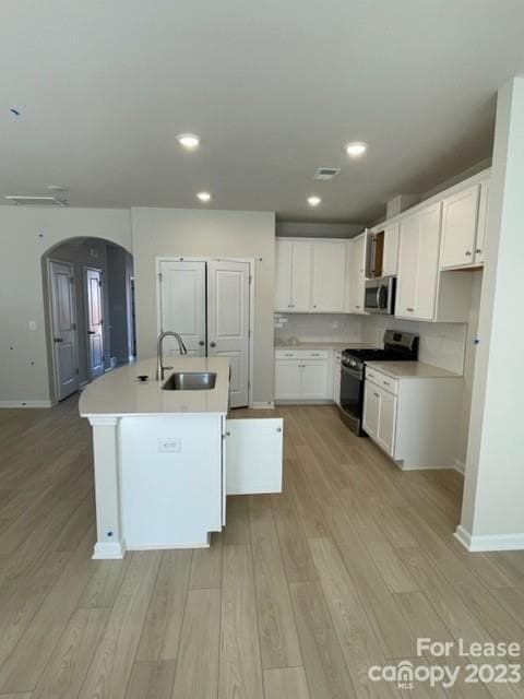 Building Photo - Newer town home available end of December!