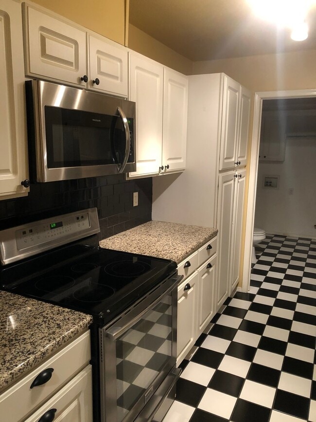 Building Photo - 2234 W Quantico St
