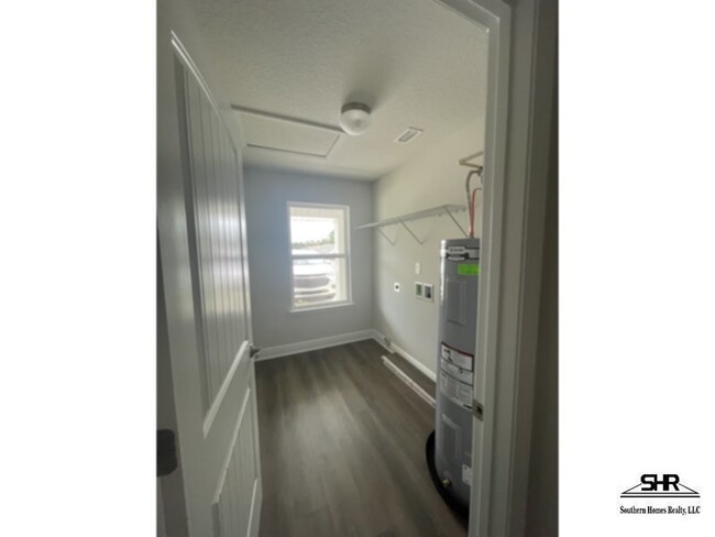 Building Photo - 408 Hilburn Ln