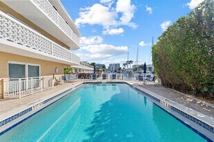 Building Photo - 3220 Bayview Dr