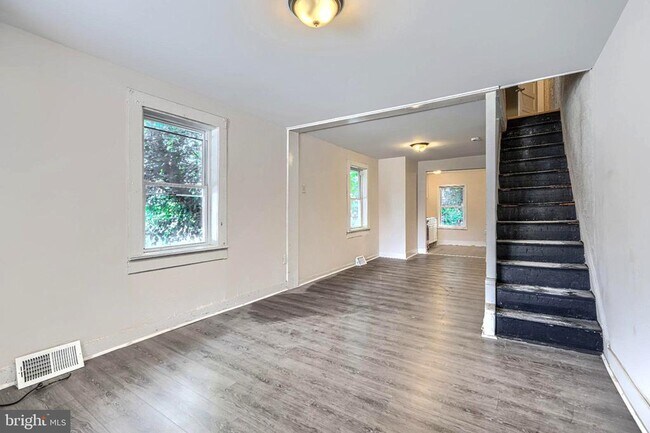 Building Photo - 7621 Cypress Ave