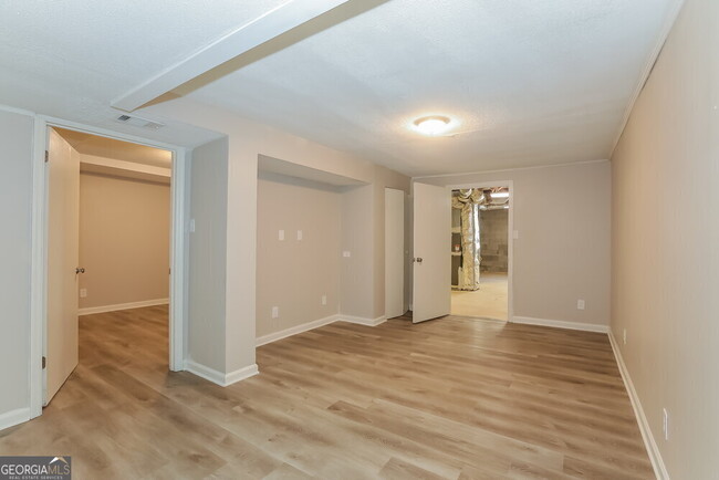 Building Photo - 3860 Ferncliff Rd SW