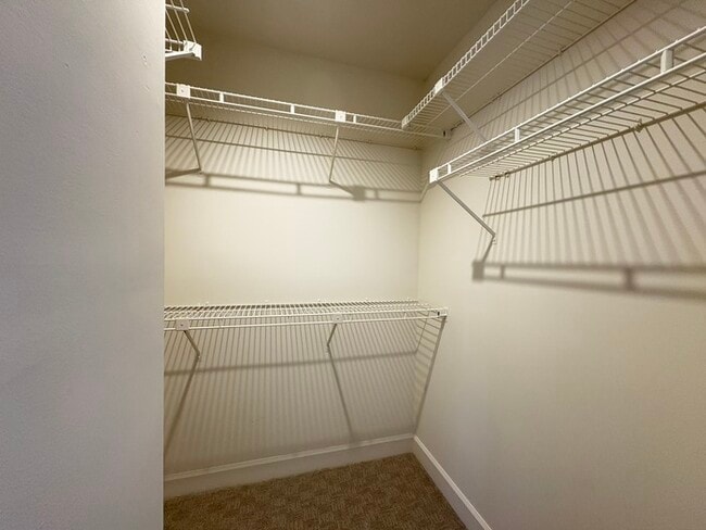 Building Photo - Fabulous 3 Br Townhome  For Rent