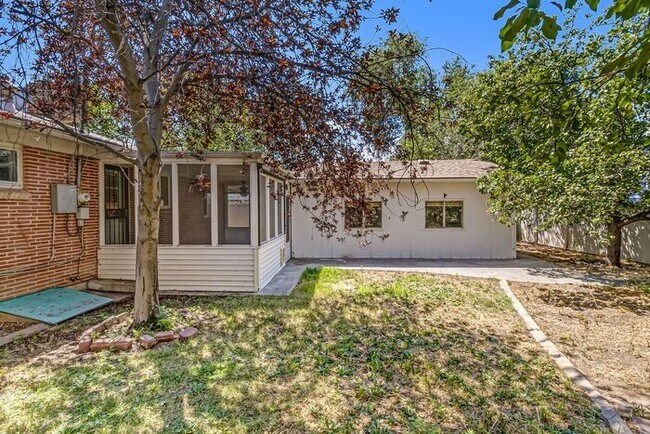 Building Photo - Charming 3-Bedroom Home Near CMU with Bonus Room