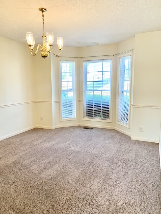 Building Photo - Charming 3 Bed, 2.5 Bath Home in Clarksvil...