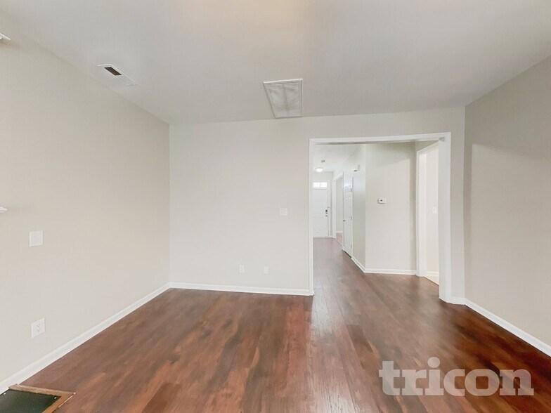 Building Photo - 4053 Laurel Glen Dr