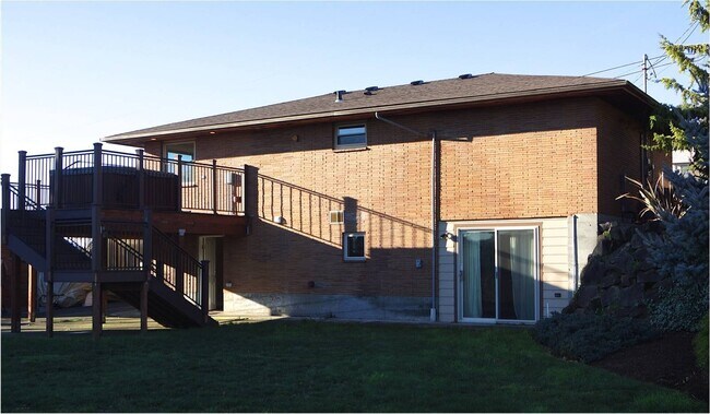 Building Photo - Spectacular Water View of Puget Sound and Mount Rainier