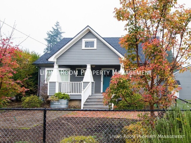 Building Photo - 1926 Fully Remodeled Farmhouse with a Fenc...