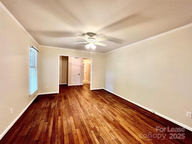 Building Photo - 911 Reverdy Ln