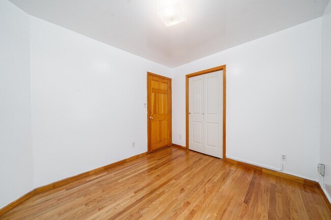 Building Photo - 162 W 53rd St