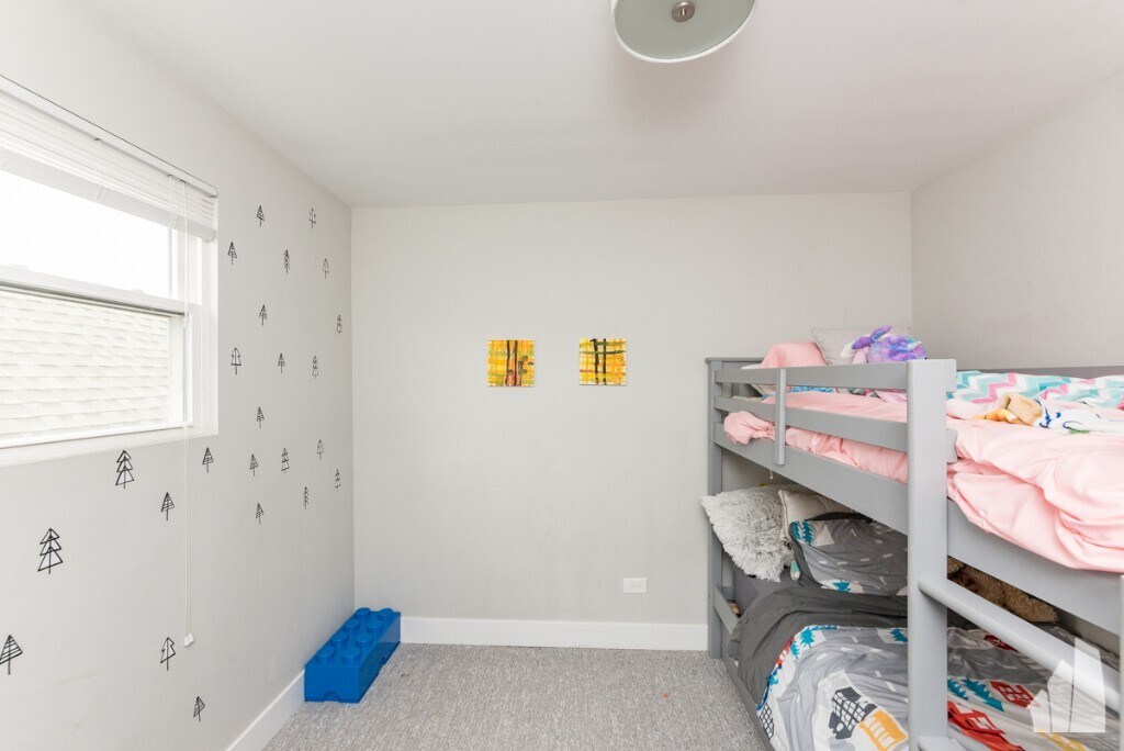 Building Photo - 3570 W Dickens Ave