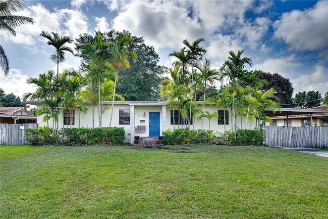 Building Photo - 6550 SW 27th St