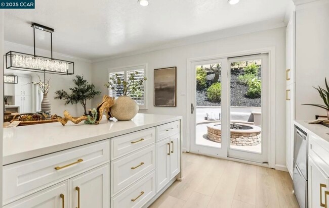 Building Photo - 1600 Springbrook Rd