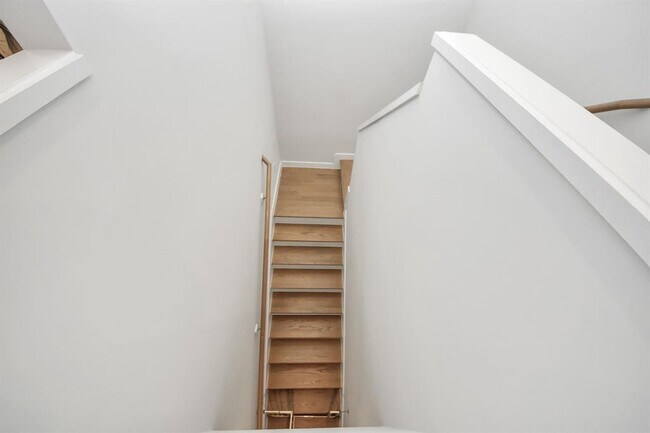 Building Photo - 849 Martin St