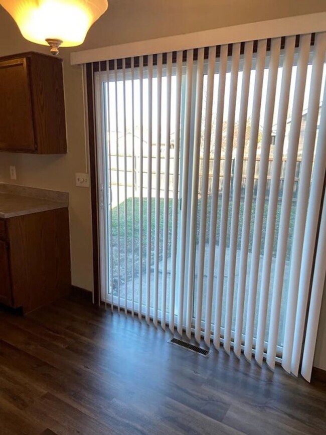 Building Photo - 8404-8406 W Thurman