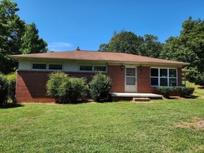 Building Photo - Near the Heart of Hickory