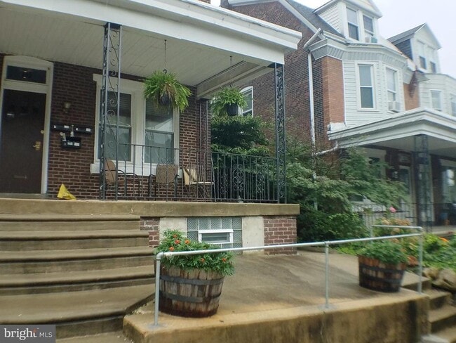 Building Photo - 465 Gerhard St