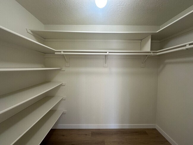 Building Photo - **$500 move in credit. Lake Oswego Refreshed 2nd Story 2 bed/1 bath Condo- W/S/G Included