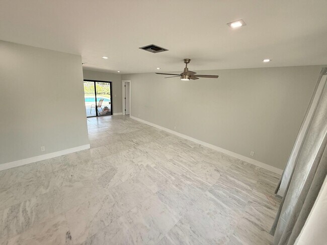 Building Photo - 4760 NW 5th Ln