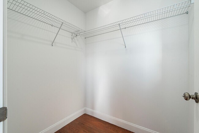 Building Photo - 40 E 5th St