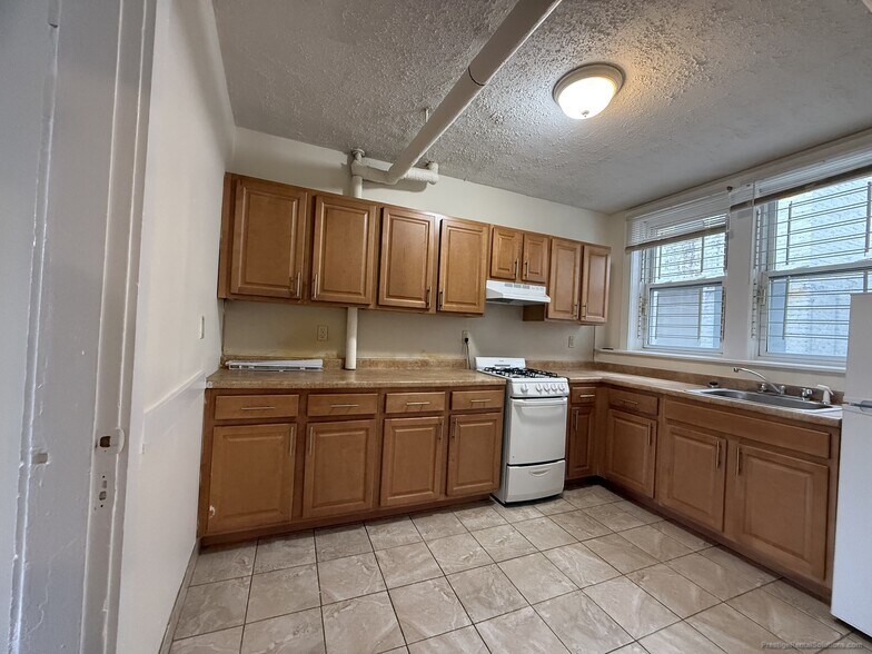 Building Photo - 528 Cambridge St