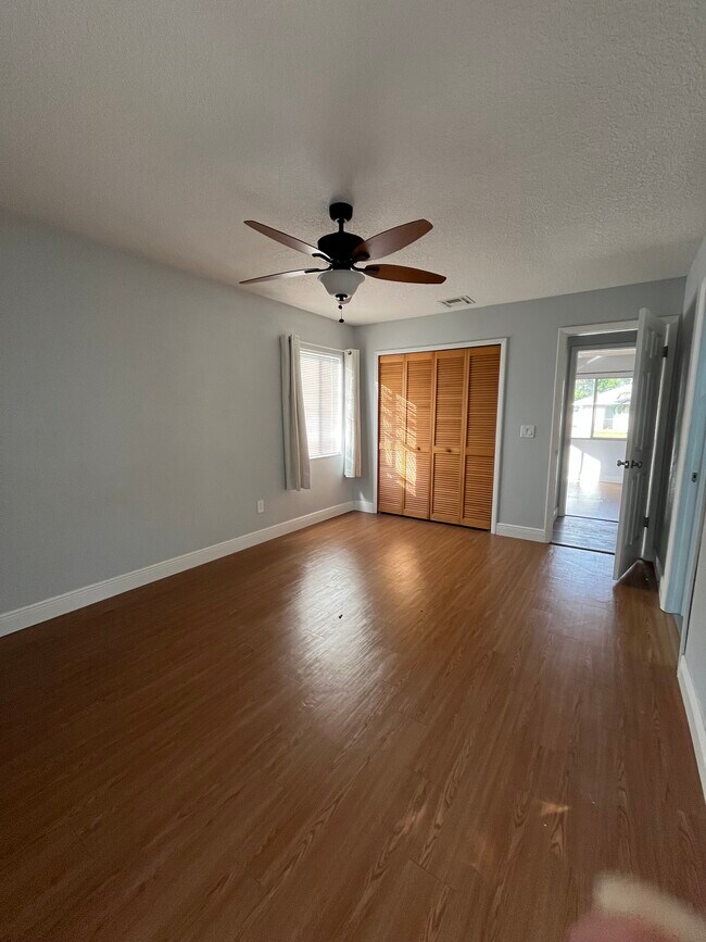 Building Photo - 325 Redwing Way