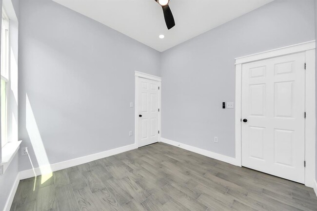 Building Photo - 917 Griffin St