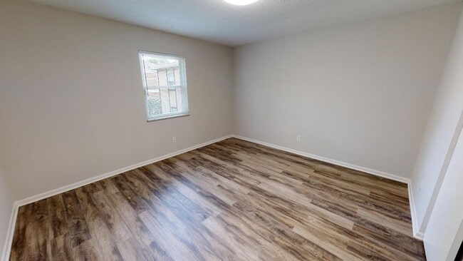 Building Photo - BEAUTIFUL 2 Bedroom, 1 bath with Renovations in the heart of Clintonville available June 1! SEE I...