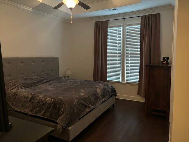 Main Bedroom - 2 Arch St