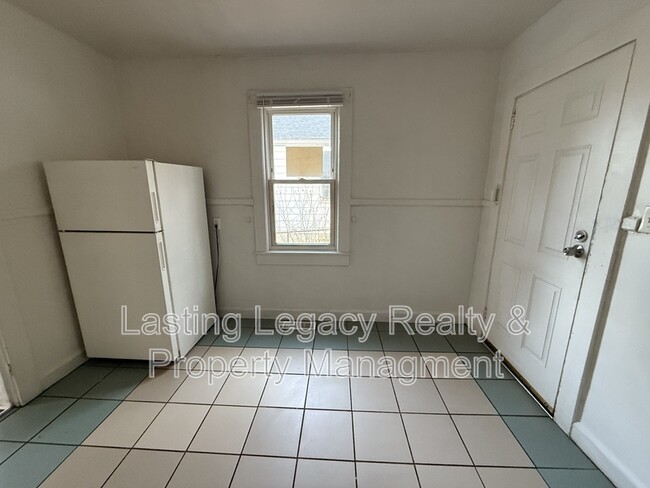 Building Photo - 704 W. 26th Street