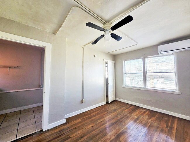 Building Photo - 1114 El Paso St