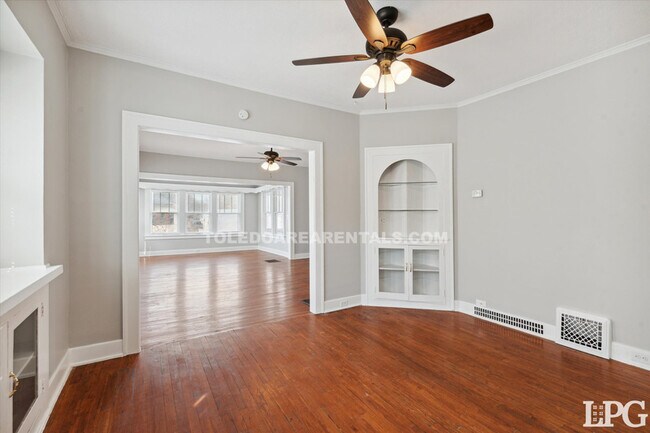 Building Photo - 4138 N Lockwood Ave