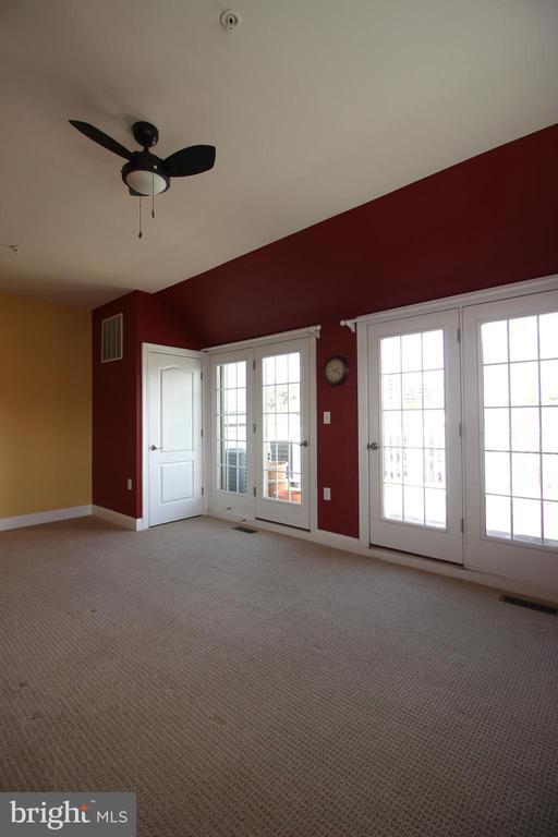 Building Photo - 421 N George Mason Dr
