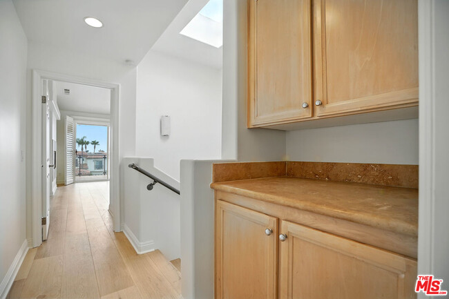 Building Photo - 6440 Lunita Rd