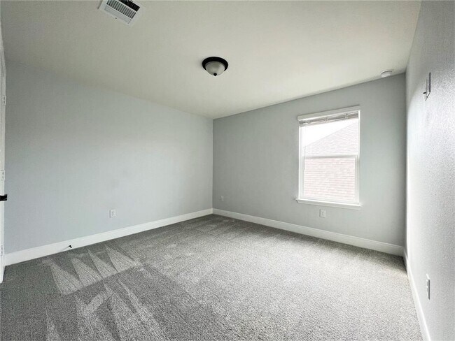 Building Photo - 8011 Philbrook Dr
