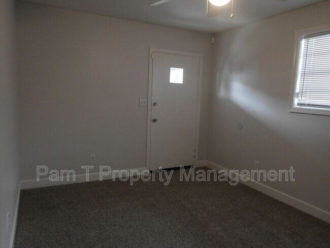 Building Photo - 633 W 35th St