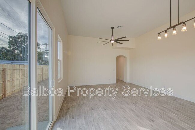 Building Photo - 212 2nd Ave E