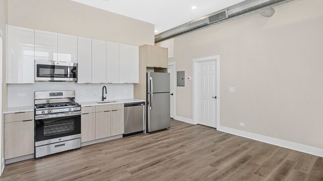 Primary Photo - Spacious Rehabbed 1Bed+Office Unit in Uptown!