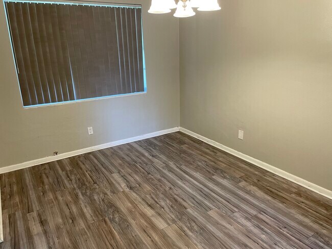 Dining Room - 1720 Fireman Dr