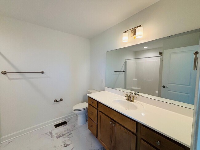 Building Photo - 3 Bedroom 2.5 Bath Townhouse