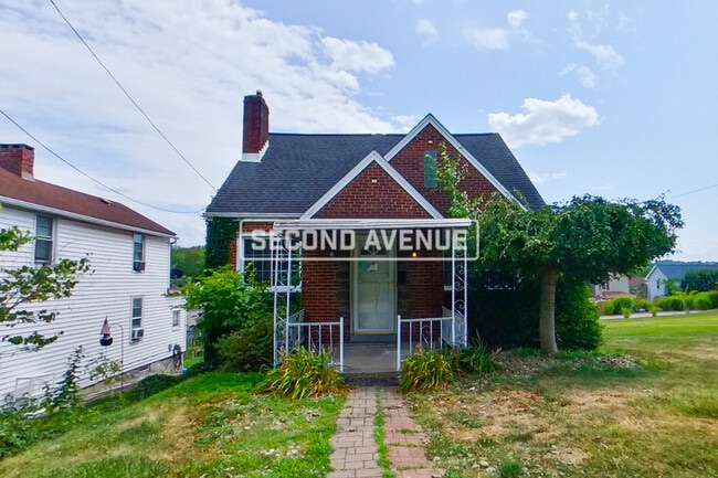 Building Photo - 2708 5th St