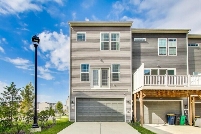Building Photo - Luxurious on Lanham Hill - 3 + 3.5 Near Ne...