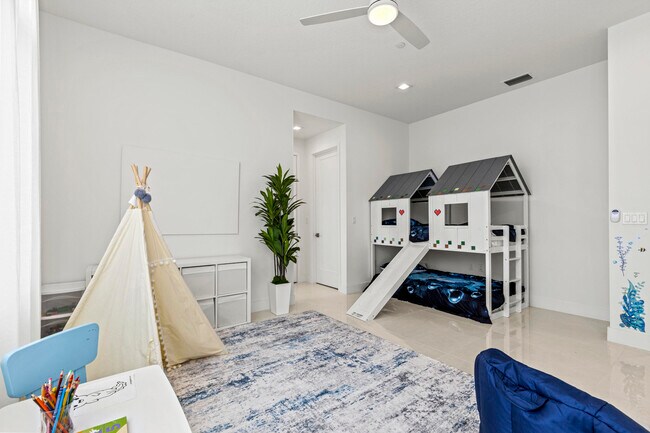 Building Photo - 12884 Wingspan Ct