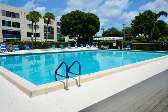 Building Photo - 3154 Via Poinciana