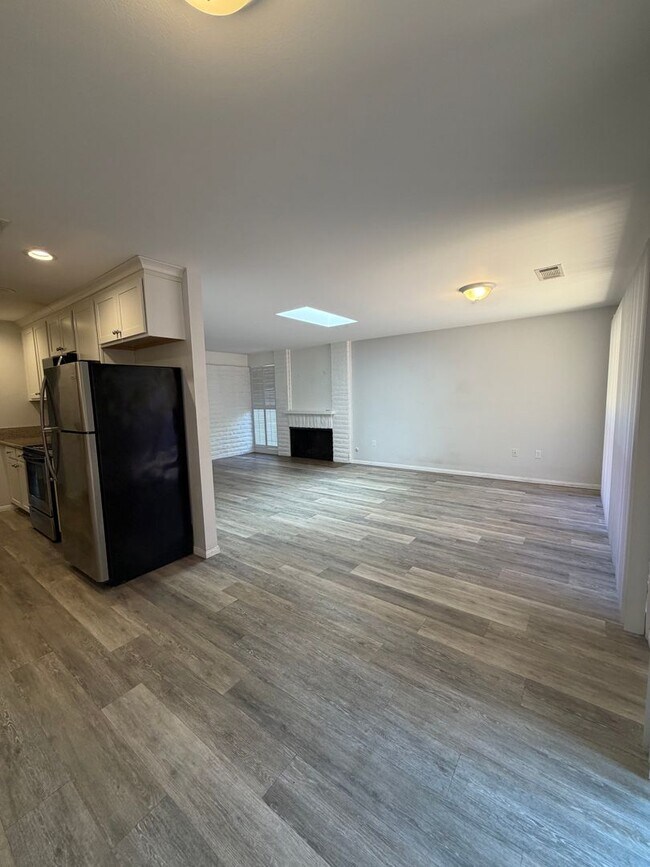 Building Photo - 4618 Collwood Ln