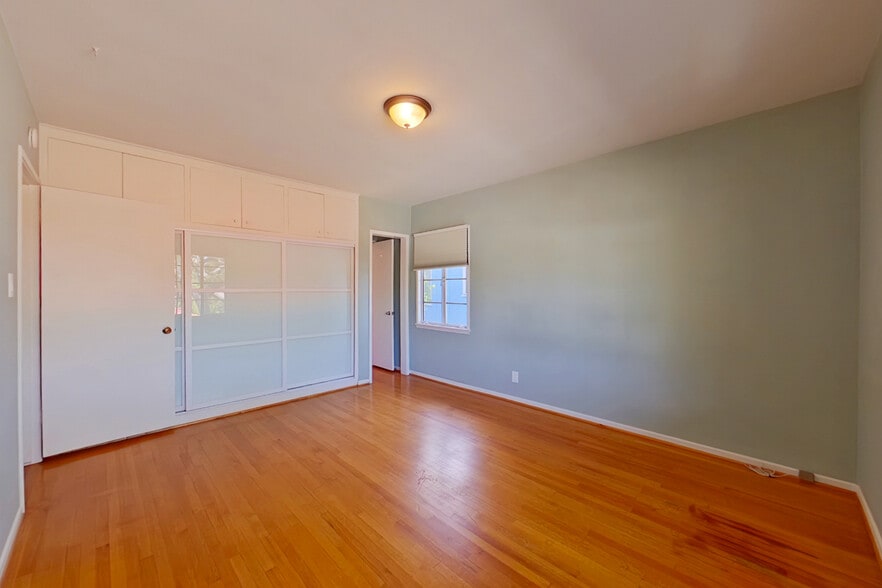 Building Photo - 1462 Glengarry Rd