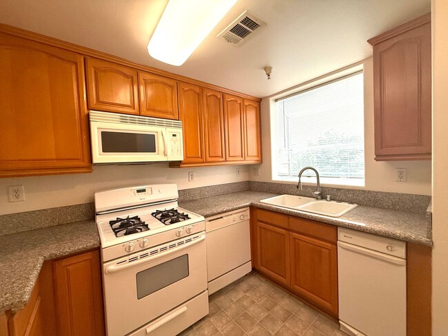 Building Photo - 2054