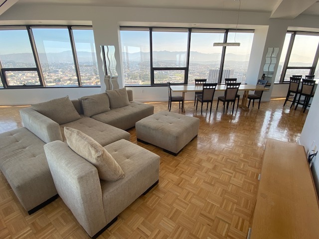 Living Room W/ Mountain View - 1100 Wilshire Blvd